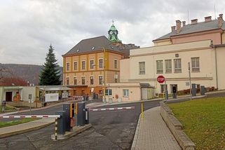 Primář z děčínské nemocnice čelí podezření z vraždy více osob - Novinky